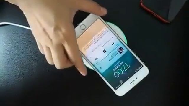 Беспроводное зарядное устройство для iPhone/Android с быстрой зарядкой смотреть онлайн