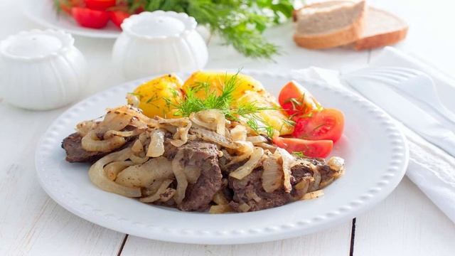 КАК ПРИГОТОВИТЬ ПЕЧЕНЬ ГОВЯЖЬЮ В ДУХОВКЕ? Быстрая и нежная говяжья печень запеченная в духовке смотреть онлайн