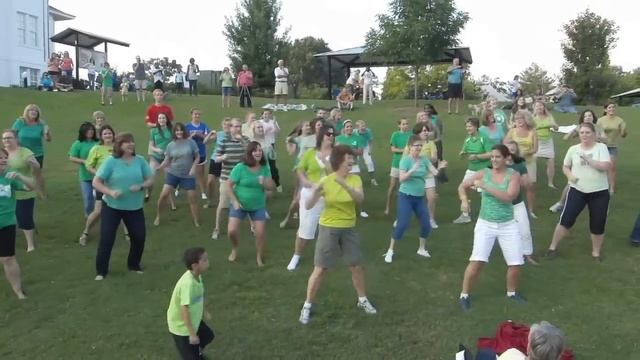 Flash Mob Dancing Queen смотреть онлайн