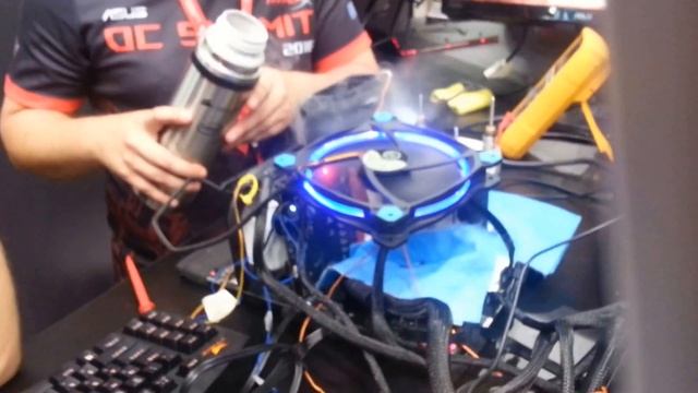 ИгроМир 2016 - HyperX - Оверклокинг, жидкий азот смотреть онлайн
