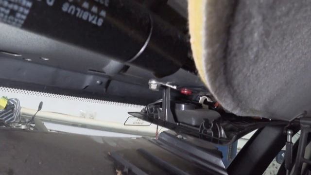 Как заменить амортизаторы багажника Volvo XC70 P2? смотреть онлайн