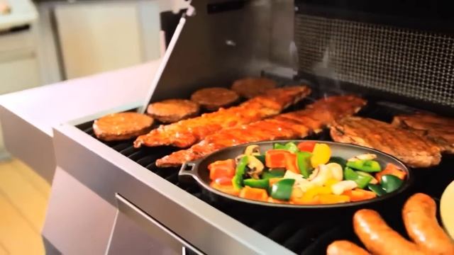 Угольный гриль Napoleon® PRO-605 RBCSS на www.GrilliBarbecue.ru смотреть онлайн