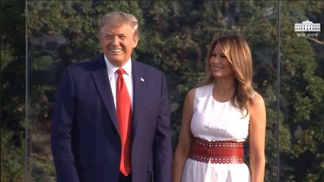 Мелания Трамп отпраздновала День независимости в белом платье и балетках смотреть онлайн