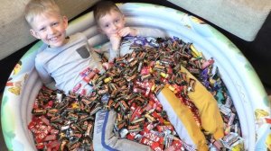 Candies. Water pool full of candies | Бассейн с конфетами | Bath time with sweets