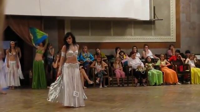 Восточный танец с крыльями - Belly dance. Entrance Of The Stars смотреть онлайн