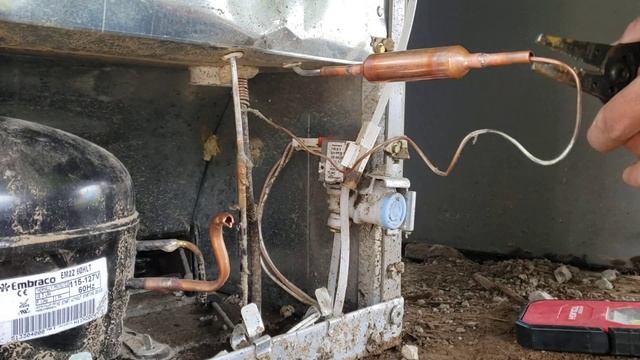 refrigerador no enfria nada ... solución facil..(filtro capilar tapado )) смотреть онлайн