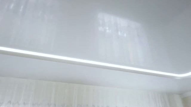 Двухуровневый натяжной потолок в кухне гостиной (обзор #3) смотреть онлайн