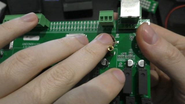 KINCONY KC868-H32B Pro на 32 реле - контроллер работающий на ESP32 и умным домом Tuya одновременно.