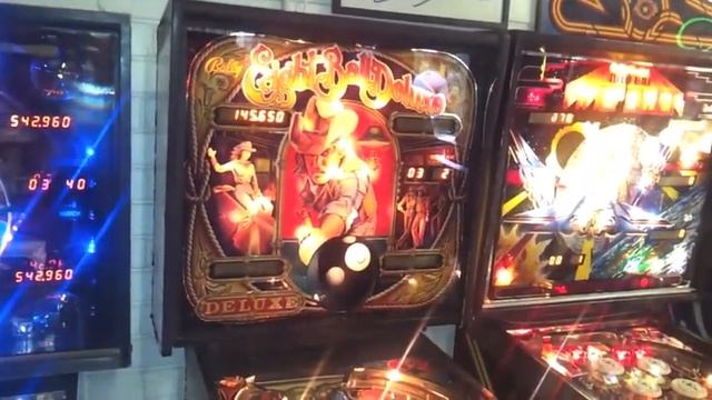 1984 Bally Eight Ball Deluxe (Third Version) Pinball Machine In Action смотреть онлайн