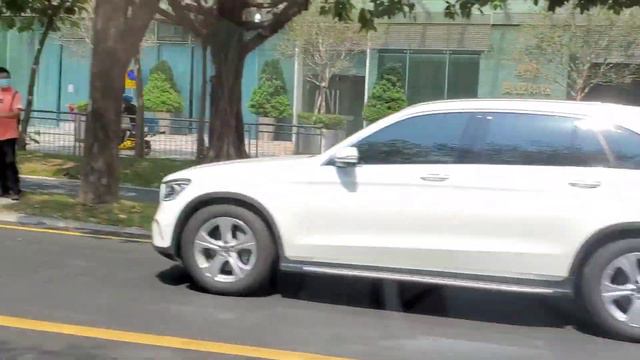 NIO spotting an Xpeng G3 смотреть онлайн