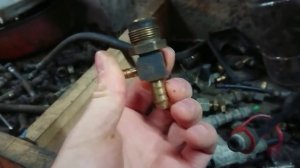 Ставлю сальник на хвостовик Ман, делаю сапун, в редукторе почти нет масла!