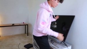 24 ЧАСА ИГНОРИРУЮ БРАТА БЛИЗНЕЦА В ДЕНЬ РОЖДЕНИЯ | Пранк над близнецом | Stokes Twins на русском