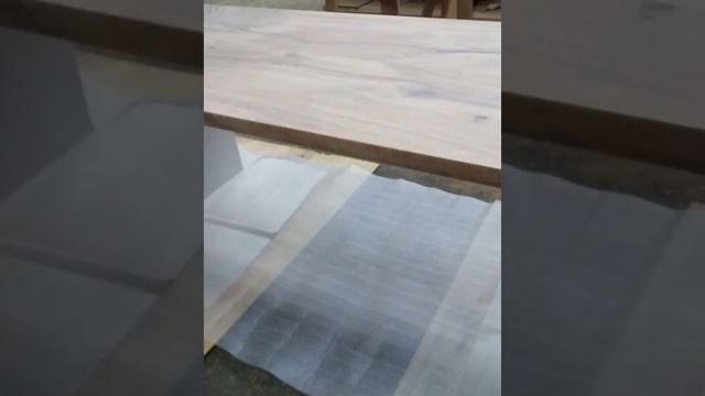 Стол со стеклянными ногами смотреть онлайн