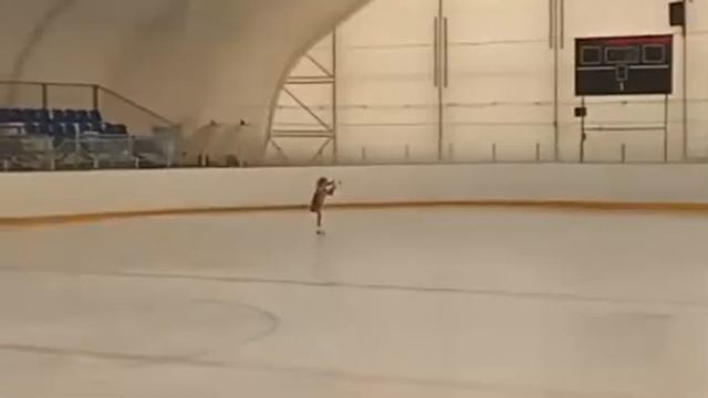 Юный фигурист Ульяна Соколова смотреть онлайн