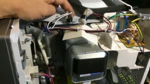 Микроволновка искрит   замена слюды, чистка волновода, Hotpoint Arisone