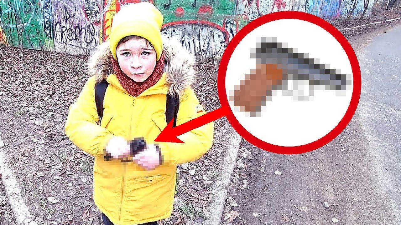 ТУПОЙ ШКОЛЬНИК ТРЕБУЕТ ВСТУПИТЬ В ЧВК РЕДАН смотреть онлайн