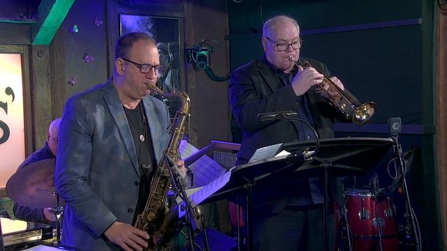 Marlon Simon and the nagual spirits live in Philadelphia. "Straight Ahead" смотреть онлайн