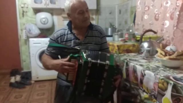 папа играет на тальянке смотреть онлайн