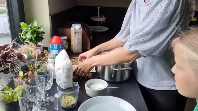 Норвегия сегодня. Дождливое лето и необычный рецепт пудинга. смотреть онлайн