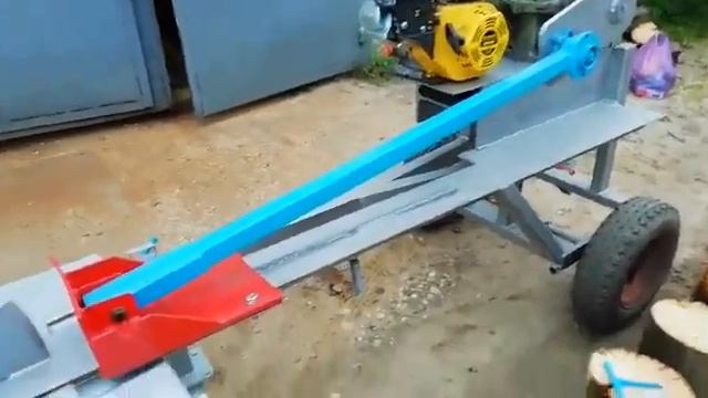 Самодельный редукторный дровокол .