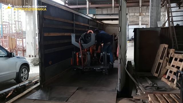 Отгрузка самоходных малогабаритных установок СБУ 80ЛС и СБУ 27ЛС в Польшу. Видео от ЗБТ смотреть онлайн