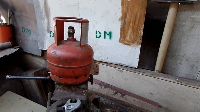 Мое приспособление для откручивания кранов с маленьких газовых баллонов в дачной мастерско смотреть онлайн