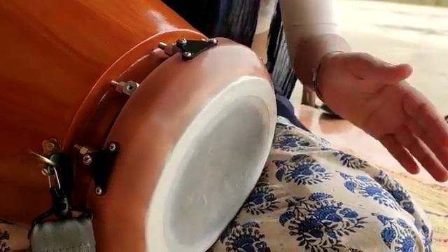 Girl From Mayapur Plays Sweet Beats On The New Madhura Mridanga смотреть онлайн