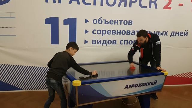 Аэрохоккей с профи :)) смотреть онлайн
