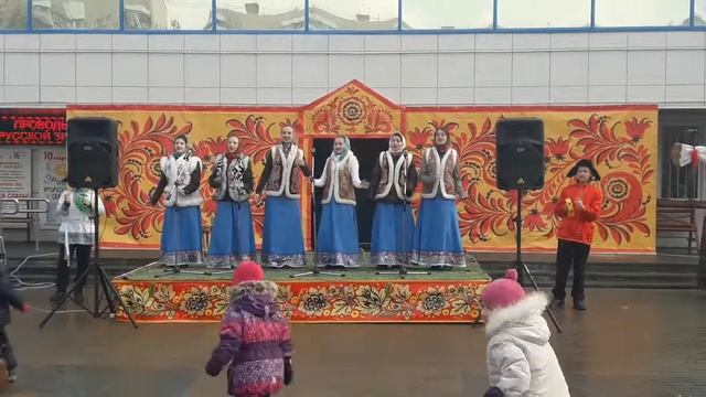 Ансамбль "Купчиха" - "Ой при лужку" смотреть онлайн