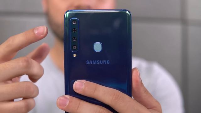 GALAXY A9 2018 é o PRIMEIRO COM 4 CÂMERAS TRASEIRAS! | UNBOXING смотреть онлайн