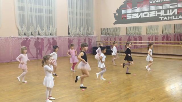 Детские танцы 2 (4-6 лет) - Резиденция танца Юность 24.02.2015 смотреть онлайн