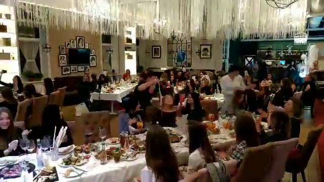 Интерактивная часть бармен-шоу с гостями смотреть онлайн