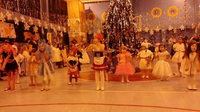 Dance Impuls Новогодний флешмоб на елке 2014год смотреть онлайн