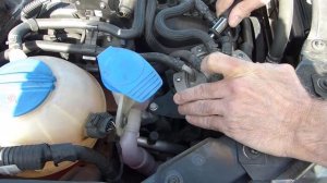 Замена фильтров на Фольцваген гольф 6, 1.6 TDI. Volkswagen 6. Воздушный, топливный, салонный.