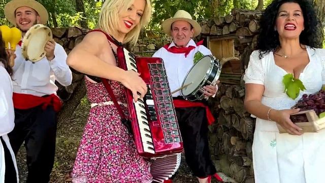 L’UVA FOGARINA Cover Fisarmonica Noemi Gigante Polka