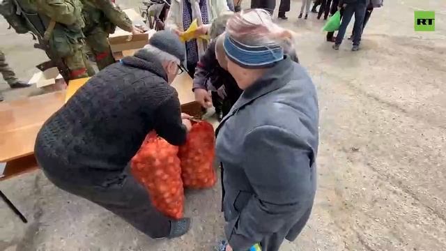 Россия доставила гумпомощь жителям ЛНР смотреть онлайн