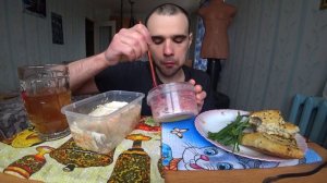 МУКБАНГ АСМР САЛАТ СЕЛЬД ПОД ШУБОЙ / САЛАТ МИМОЗА / ЯЙЦО / САМСА С КУРИЦЕЙ/ EATING ASMR Mukbang #472