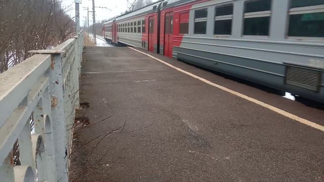 Электропоезд ЭД4МК-0118 нева на станции Кронштадская Колония. Сообщением Калище-Санкт-Петербург. смотреть онлайн