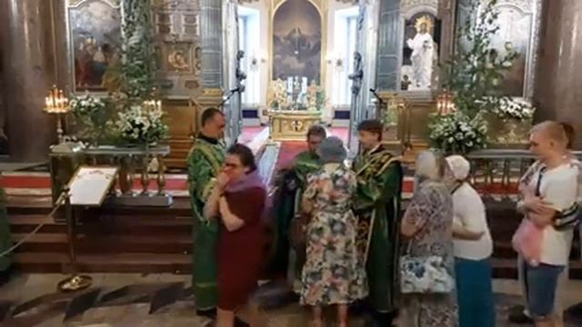 Божественная литургия в Казанском кафедральном соборе в День Святой Троицы смотреть онлайн