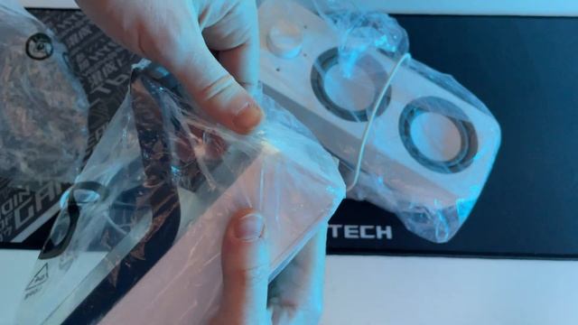 Logitech Z200 Unboxing смотреть онлайн