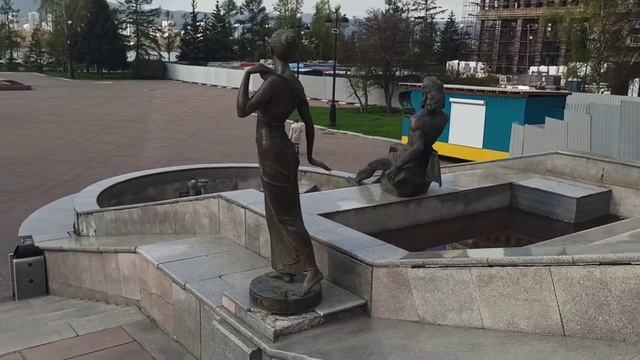 Фонтан "Реки Сибири" требует ремонта (Театральная площадь, Красноярск, 21 мая 2021 г.) смотреть онлайн