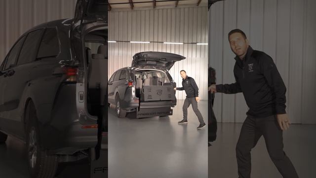 Toyota Sienna Hybrid Half-Cut with Versa Seats смотреть онлайн