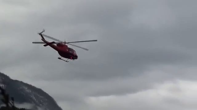 вертолёт красный