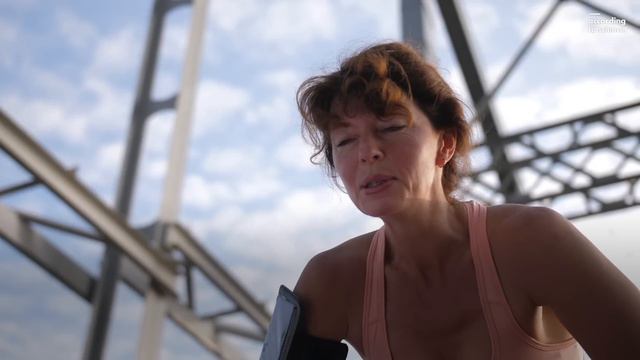 How to Survive a Sinking Ship, According to Science смотреть онлайн