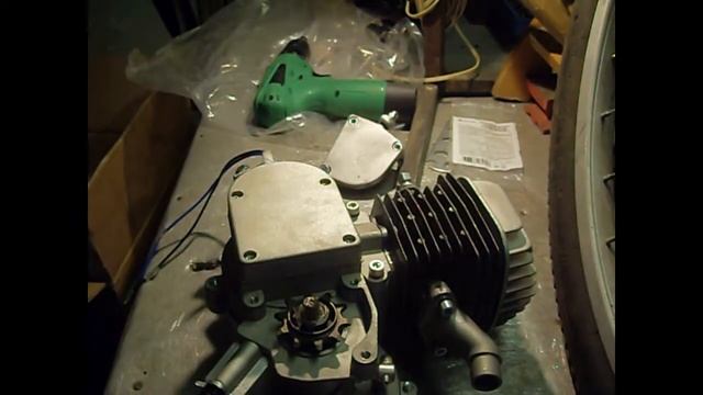 Купили веломотор F80. Распаковываем и устанавливаем на велосипед смотреть онлайн