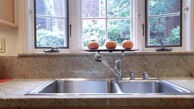 SOLD: Enchanting English Cottage in the Heart of Allied Arts in Menlo Park, California смотреть онлайн