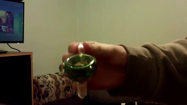 Bong Hit Before Bed смотреть онлайн