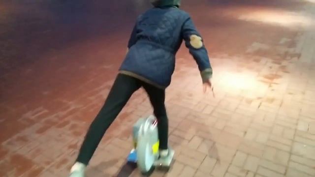 Пара уроков катания на моноколесе смотреть онлайн