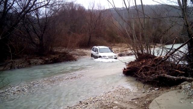 Нива Шевроле и речка после дождя смотреть онлайн