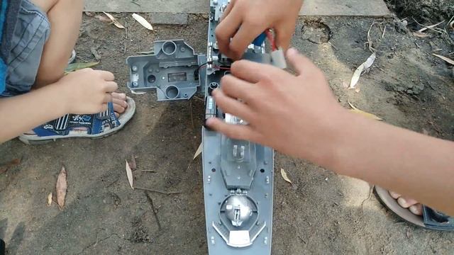 Посмотри! Как круто ходит по воде, радиоуправляемый HT2879F./Look! How cool it is on the water. смотреть онлайн